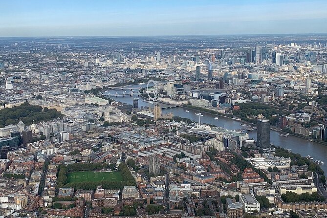 35 minute London Sightseeing Flight for 2 with Champagne - The Experience at EBG Helicopters