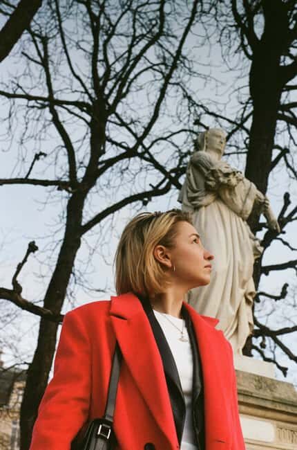 35mm Film Portrait Session in Paris - Exploring Paris on a Slow, Artistic Photo Walk