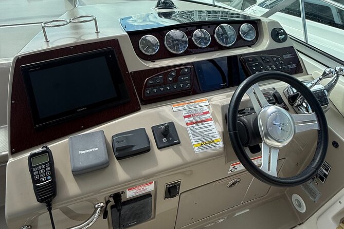 37 Ft Yacht Yacht for 2 or 4 hours, Bluetooth, In the Miami Bay - Water Toys and Refreshing Dip Opportunities