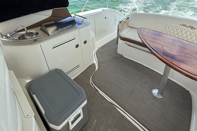 37 Ft Yacht Yacht for 2 or 4 hours, Bluetooth, In the Miami Bay - The Captain and Crew: Friendly and Knowledgeable