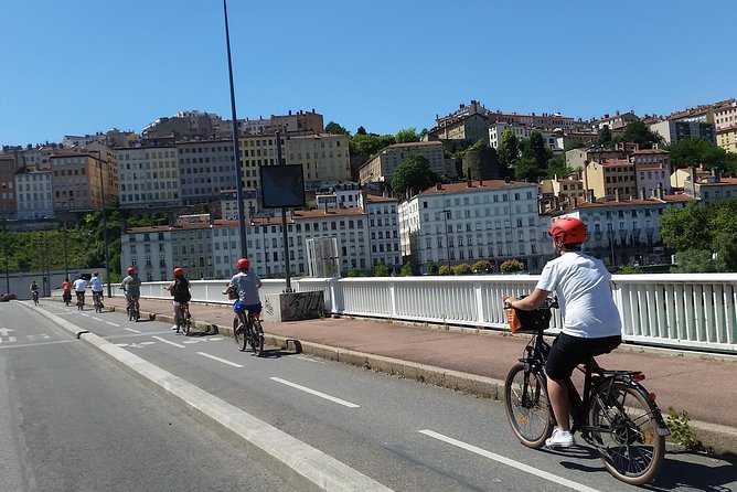3h - Electric Bike Tour of Lyon with a Local Guide - Viewing the Fresque des Lyonnais Murals