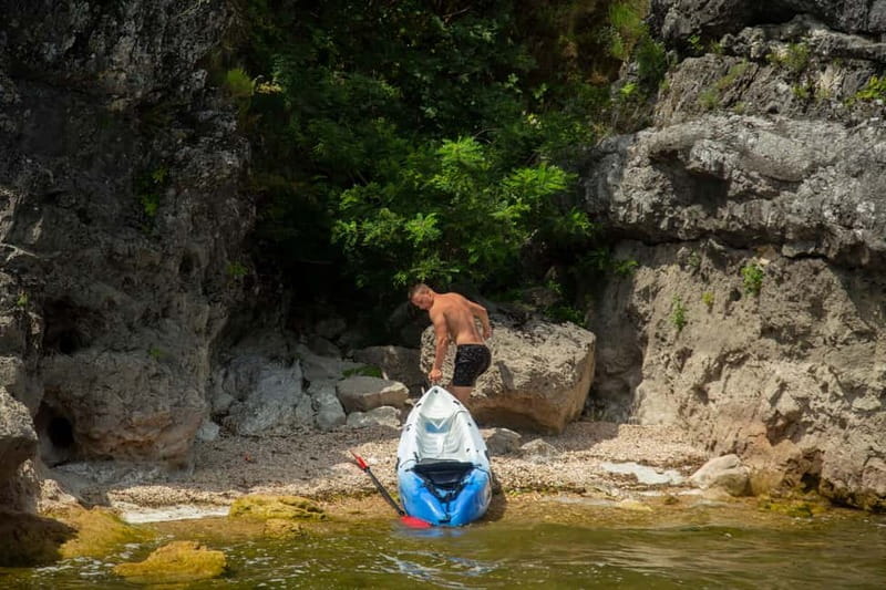3h Guided Kayaking Adventure on Skadar Lake to hidden spots! - Navigating through Hidden Canals and Inlet Passages