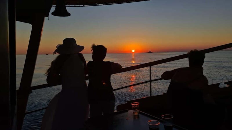 3hours Dolphin Sunset watching with unlimited drinks +dinner - An All-Inclusive Sunset Cruise from Medulin with Dolphin Chances