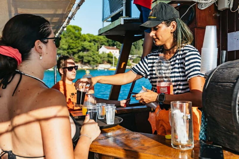 3hours Dolphin Sunset watching with unlimited drinks +dinner - Chances of Spotting Dolphins and Wildlife