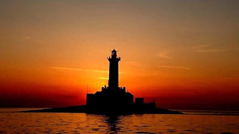 3hours Dolphin Sunset watching with unlimited drinks +dinner - Who Will Love This Tour? Ideal for Relaxed Sightseeing and Wildlife Fans