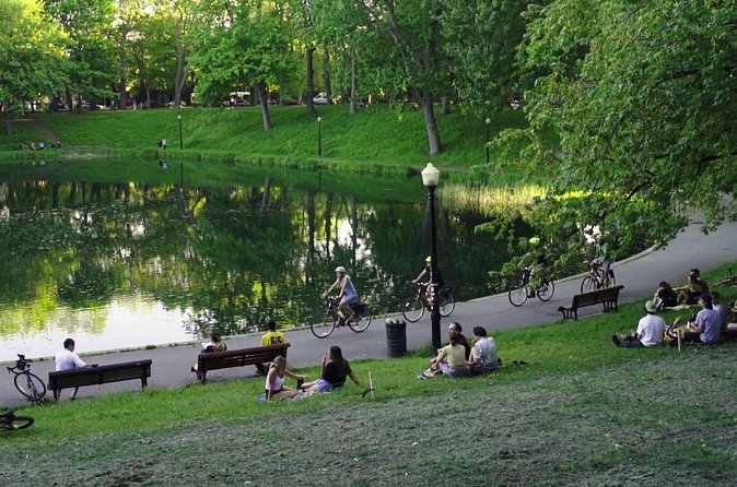 3Hr Montreal Architecture Bike Tour with regular or E-bikes Beer & wine included - Accessibility and Physical Requirements