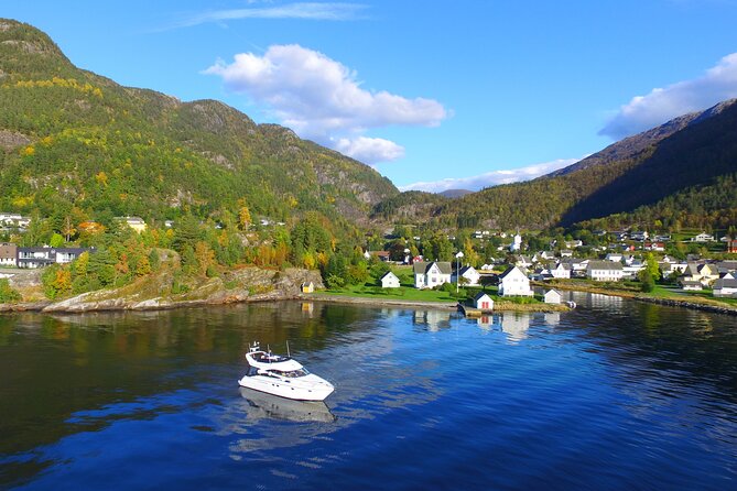 4 Day Bergen - Hardangerfjord private fjord-cruise - Cruising Through Fyksesund and the Pristine Fjord