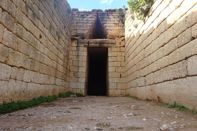 4-Day Classical Greece Tour: Epidaurus, Mycenae, Olympia, Delphi, Meteora - Discovering Delphi, the Ancient Center of Prophecy