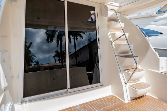 4-Hour 42 Meridian Yacht Rental with Captain in Miami Florida - Key Points