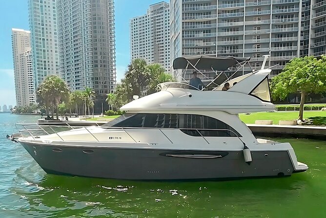 4-Hour 42 Meridian Yacht Rental with Captain in Miami Florida - The Yacht: Meridian 42’ Flybridge Features