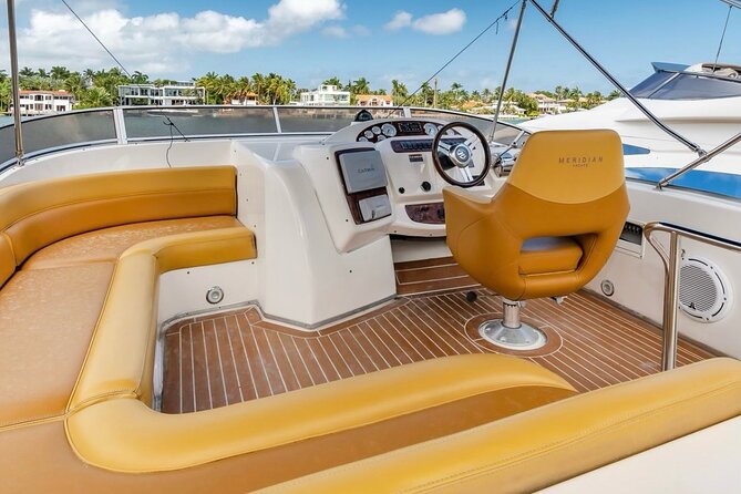 4-Hour 42 Meridian Yacht Rental with Captain in Miami Florida - Capacity and Group Comfort
