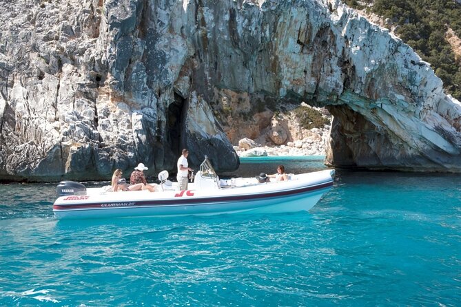 4-hour boat tour of the Amalfi Coast & Li Galli Islands - Snorkeling and Swimming at Praianos Tritone Bay