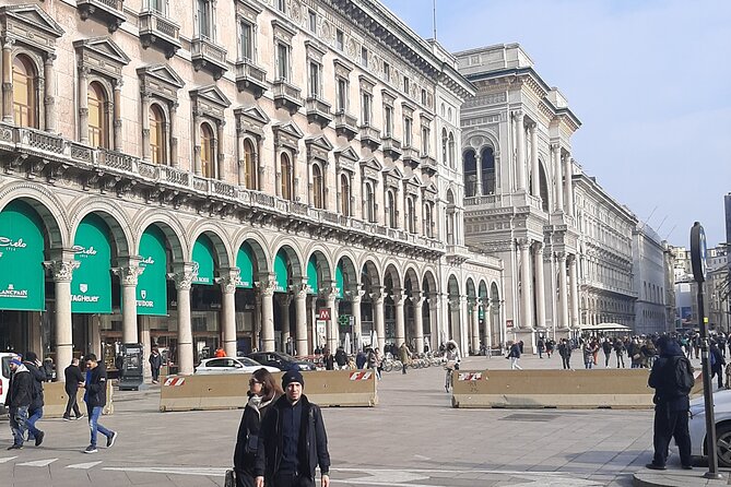 4 hour Highlight of Milan Private Walking Tour - Combining Walking and Public Transport