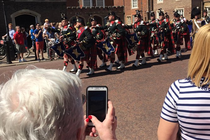 4 hour London Private Tour, with your own Black Cab Tour Guide - Visiting Buckingham Palace: The Heart of the Royal Residence