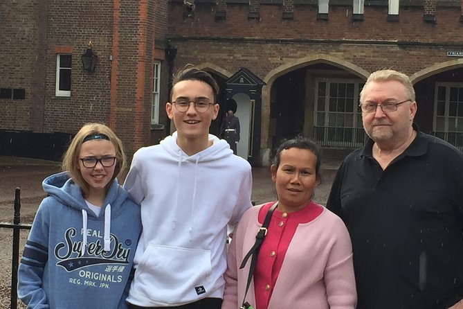 4 hour London Private Tour, with your own Black Cab Tour Guide - Visiting the Prime Minister’s Residence and Trafalgar Square