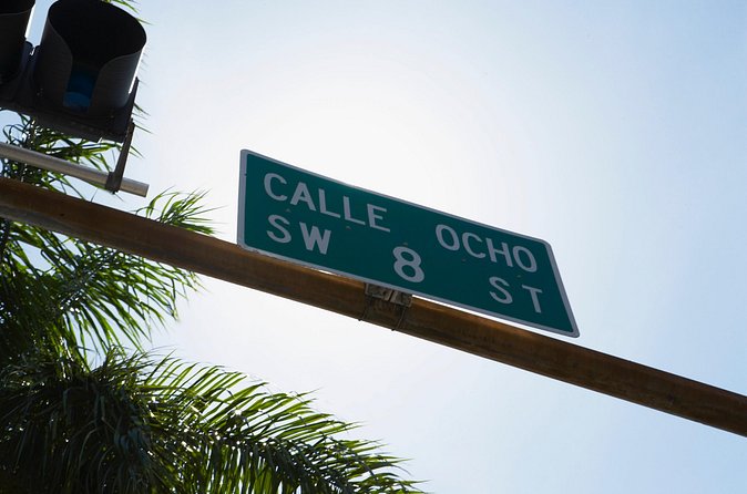 4-Hour Miami Tour with Guide and Hotel Pickup - Bayside Marketplace: Shopping and Waterfront Views in Downtown Miami