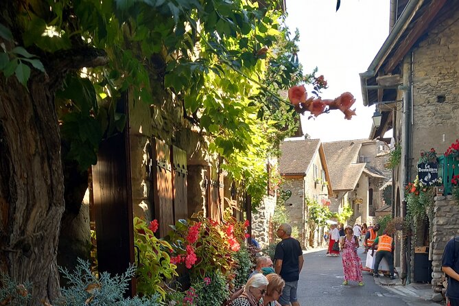 4 Hour Private Tour of the Medieval Town of Yvoire near Geneva - Practical Details and Booking Considerations