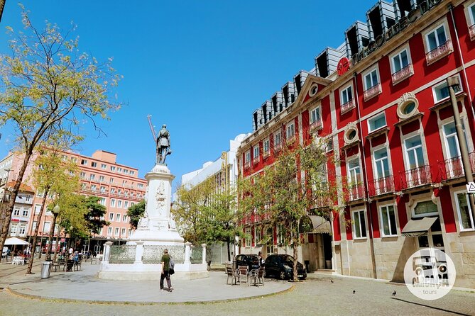 4-hour sightseeing tour in Porto - São Bento Railway Station’s Tile Art