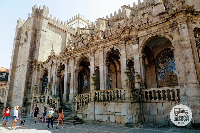 4-hour sightseeing tour in Porto - Porto Cathedral: A Romanesque Masterpiece