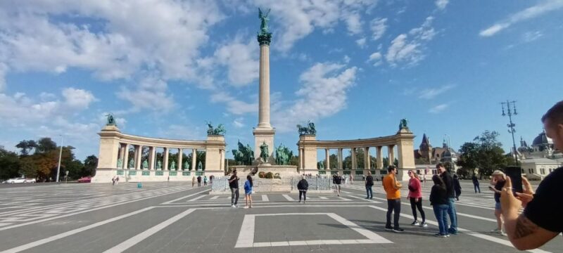 4 hour The Treasures of Budapest Private Walking Tour - Key Points