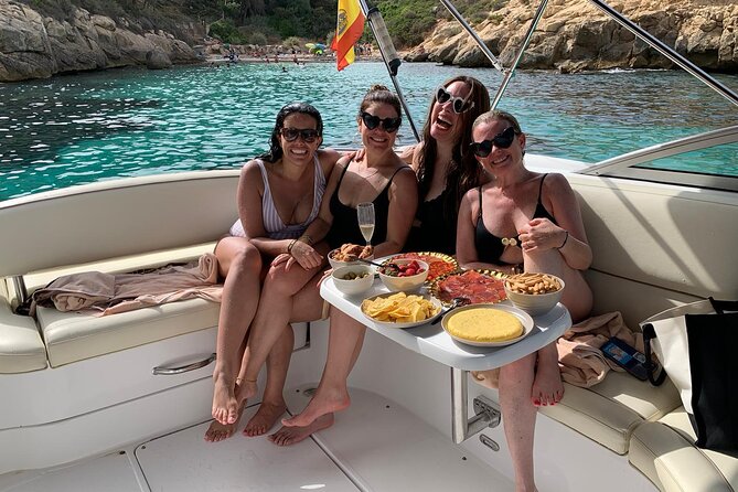 4 Hour Yacht Excursion in Mallorca El Blade - The Captain: Alex’s Exceptional Hospitality