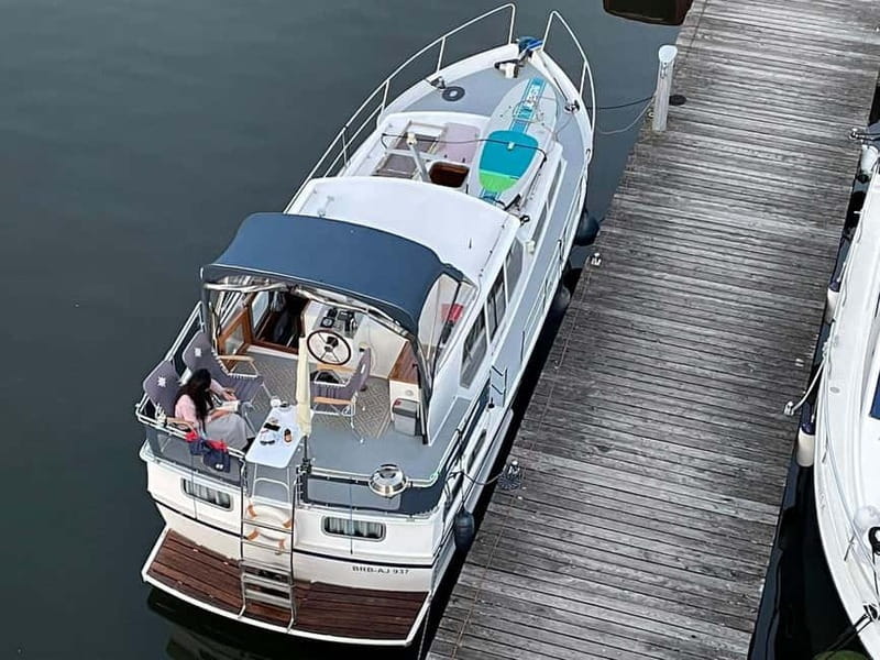 4 hours Private Romantic Boat Cruise for 2 - Wine included - Experience a Romantic 4-Hour Private Boat Cruise on the Havel River in Potsdam
