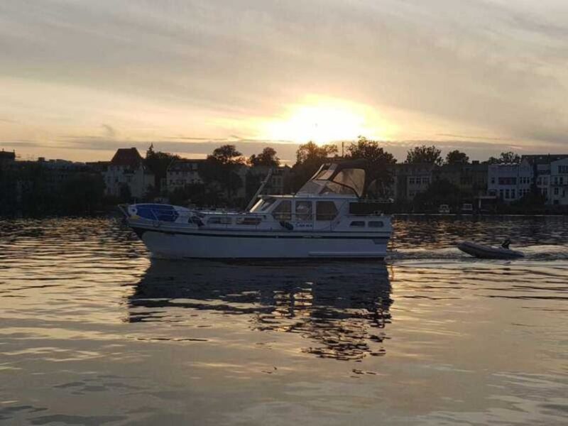 4 hours Private Romantic Boat Cruise for 2 - Wine included - How Weather Affects the Experience