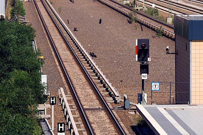 4 hours private tour to Potsdam and Wansee with a van - Practical Details and Considerations