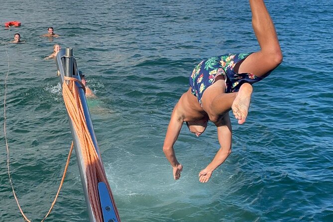 4 Hours Private Tour with Dives in Catamaran in Lisbon - Logistics, Booking, and Cancellation Policies