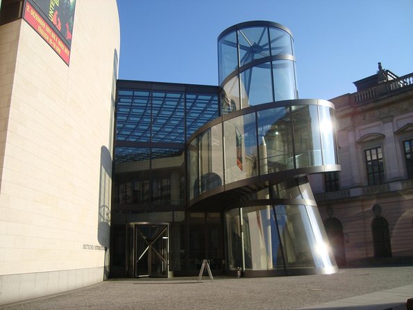 4 hours tour "The Best of Berlin" - Visiting Checkpoint Charlie and Cold War Sites