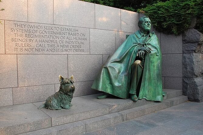 4-Hr DC Monuments Small Group Sightseeing Guided Tour - Honoring Sacrifice at the World War II Memorial