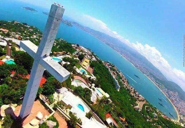 .4-Hrs Cruise or Hotels City Tour Experience w/High Divers - Guide and Tour Experience