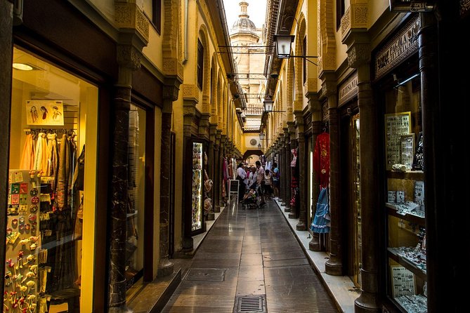 4 neighborhoods 4 cultures. Half day private tour in Granada - The Experience of a Tea Break with Views