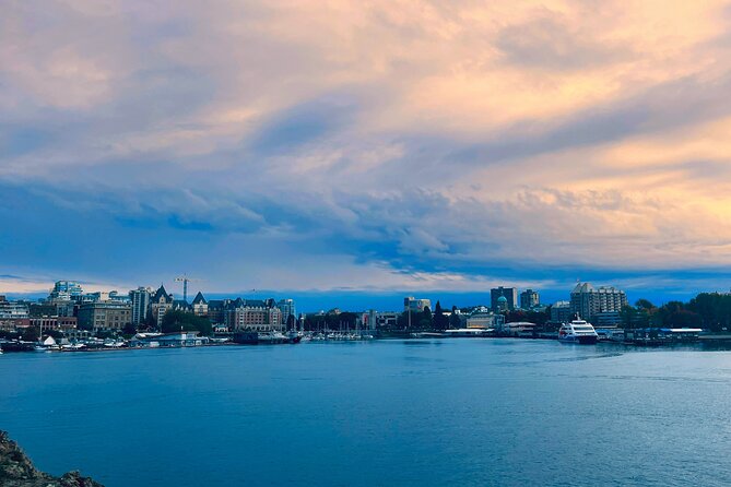 4 Unforgettable Hours in Victoria - Historic Mansions and Official Residences