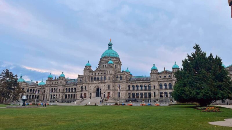 4 Unforgettable Hours in Victoria - Passing by Craigdarroch Castle and Beacon Hill Park