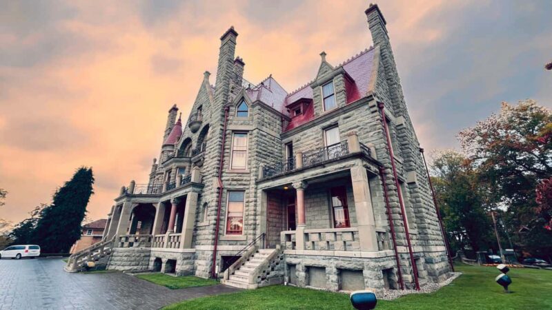 4 Unforgettable Hours in Victoria - The Charm of Victoria’s Waterfront and Local Cuisine