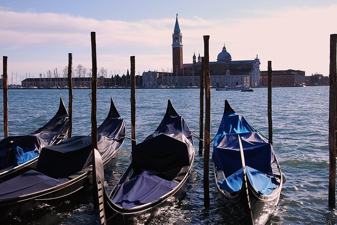 45-Minute or 1-hour Private Gondola Ride from Rialto - Starting at the Iconic Rialto Area