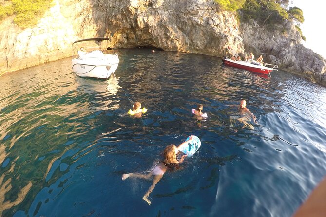 4h / 6h / 8h Elaphite Islands Tour with 6.5m/21FT SunDeck Boat - Relaxing at Sunj Beach and Its Unique Beach Game
