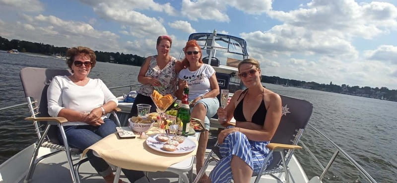 4h Harbor and Castle Sightseeing Cruise, our most booked! - Discover Potsdam’s Unique Harbor and Castle Views on a Private Yacht