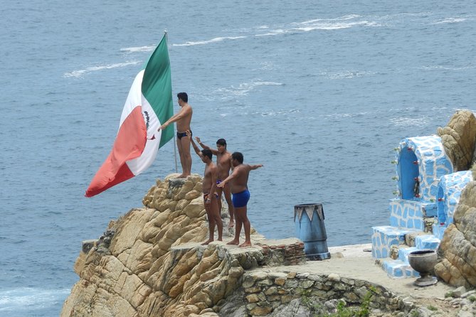 4hr Fun Guide Tour For Cruisers or Hotels Guests with Divers Show - Starting at the Chapel of Peace with Breathtaking Views