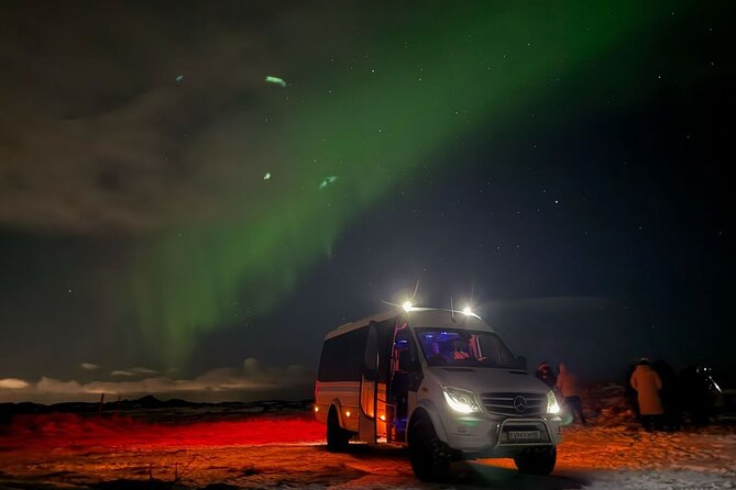 4x4 Minibus Northern Lights with Photo and snacks from Reykjavik - Easy Hotel Pickup and Private Transport in a 4x4 Minibus