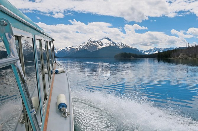 5.5-Hour Jasper Wildlife and Waterfalls Tour with Maligne Lake Cruise from Jasper - Guides: Knowledgeable and Engaging Storytellers
