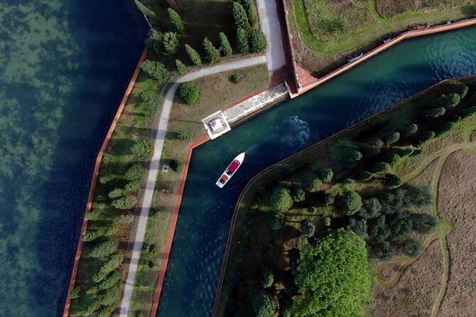 5-Hour Guided Tour of the Magic Islands by Vintage Boat in Venice - Traveling Across the Lagoon: An Enriching Naturalistic Experience