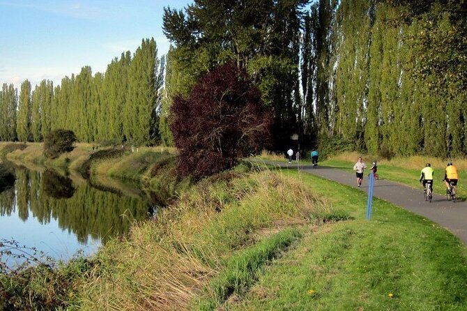 5-hour Seattle and Suburbs Attractions Tour - Enjoying the Outdoors at Marymoor Park