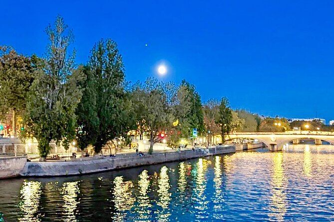 5 Hour Walking Tour in Paris with Licensed Guide - Discovering the Moulin Rouge and Latin Quarter