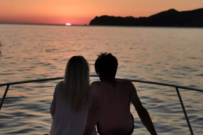 5 Hours Santorini Private Luxury Cruise with BBQ and Drinks - Onboard BBQ with Local Specialties and Drinks