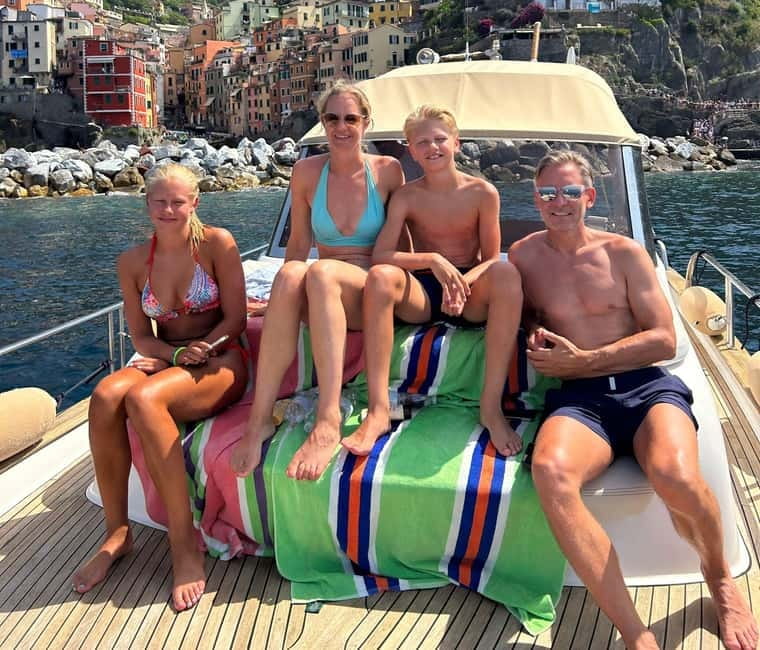 5 LANDS LUXURY BOAT TOUR - Cascading Along the Gulf of Poets and Porto Venere’s Charms