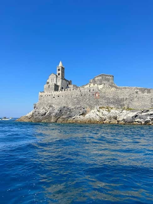 5 LANDS LUXURY BOAT TOUR - Scenic Cruising and Views of Byron Cave and Portovenere
