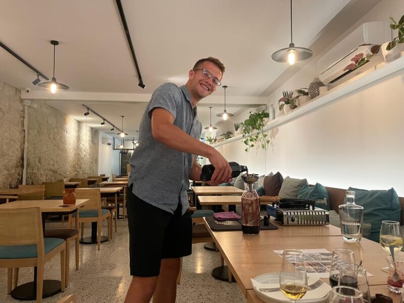 5 pairings ports wines with a Sommelier - Unique Features: The Dramatic Bottle Opening and Food Pairings