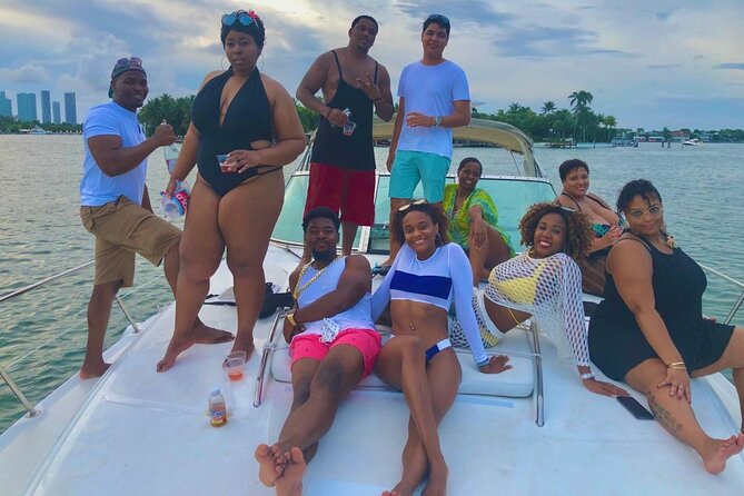 50ft Luxury Yacht Tour in Miami Beach Captain, Champagne & Party! - Celebrity Home Tours from the Water